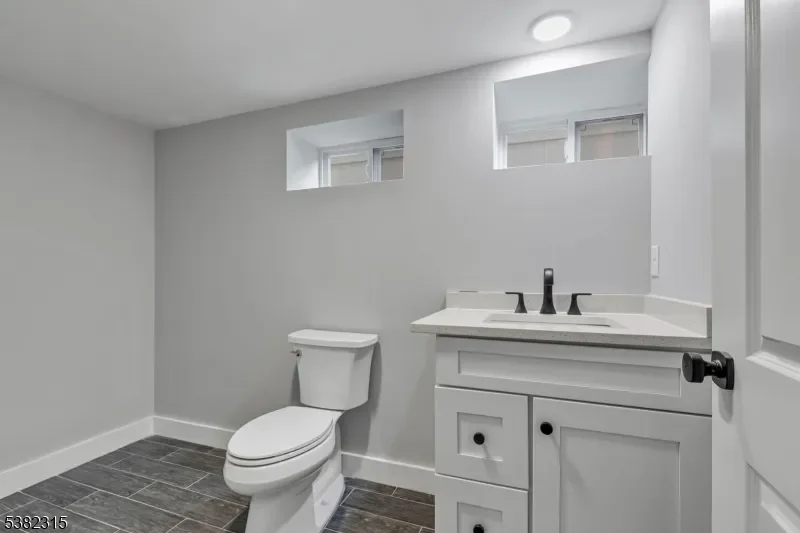 35 Bellewood Pl, Elizabeth City, NJ 07208, Elizabeth, New Jersey, United States. - Photo 41