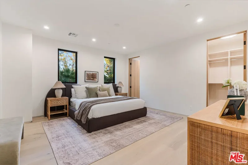 5064 Encino Avenue, Los Angeles, California, United States. - Photo 29