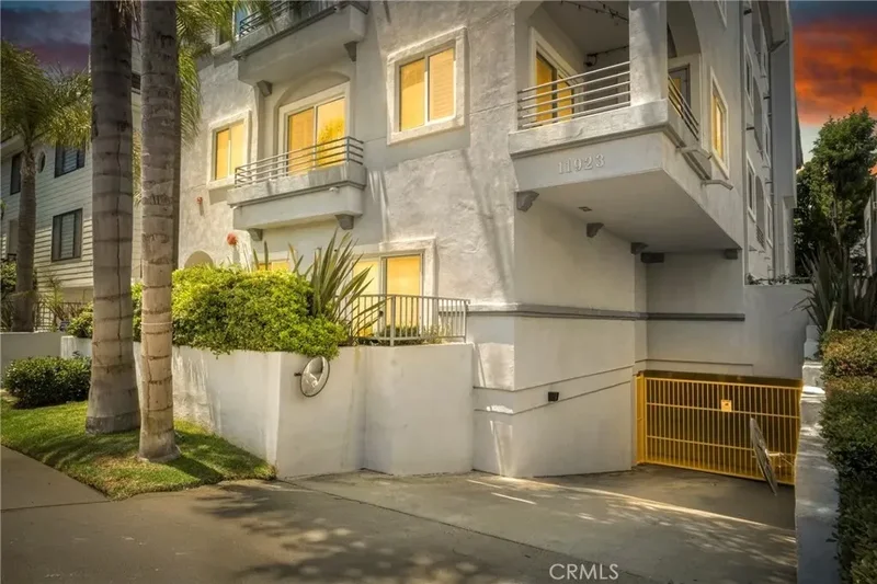 11923 Darlington Avenue 302, Los Angeles, California, United States. - Photo 14
