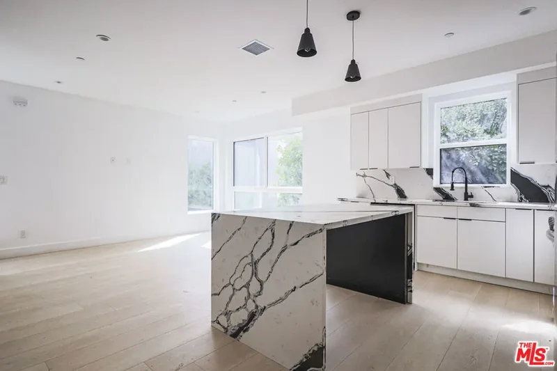 11810 Gilmore Street, Los Angeles, California, United States. - Photo 63