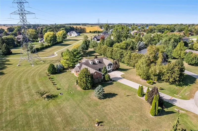 21640 Pinehurst Crescent, Chatham-Kent, ON N7M 5J3, Chatham, Ontario, Canada. - Photo 12