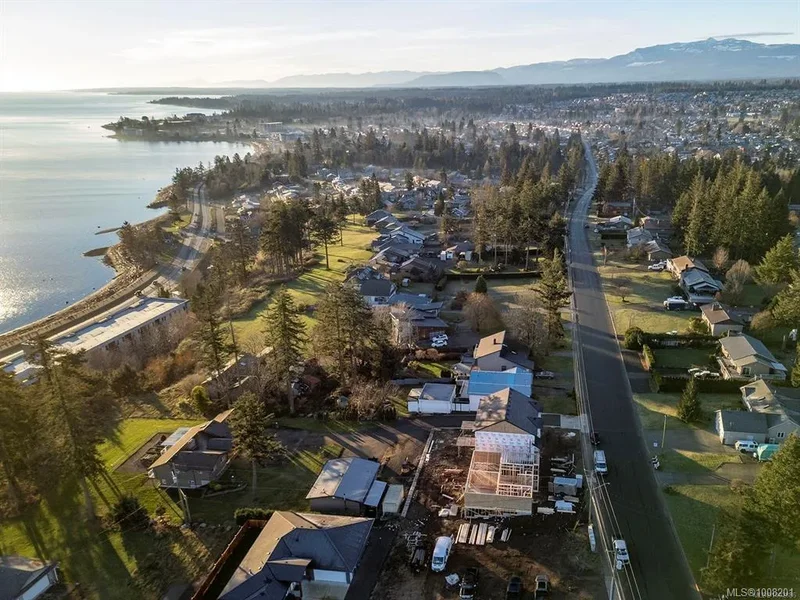1369 Galerno Rd B, Campbell River, British Columbia, Canada. - Photo 34