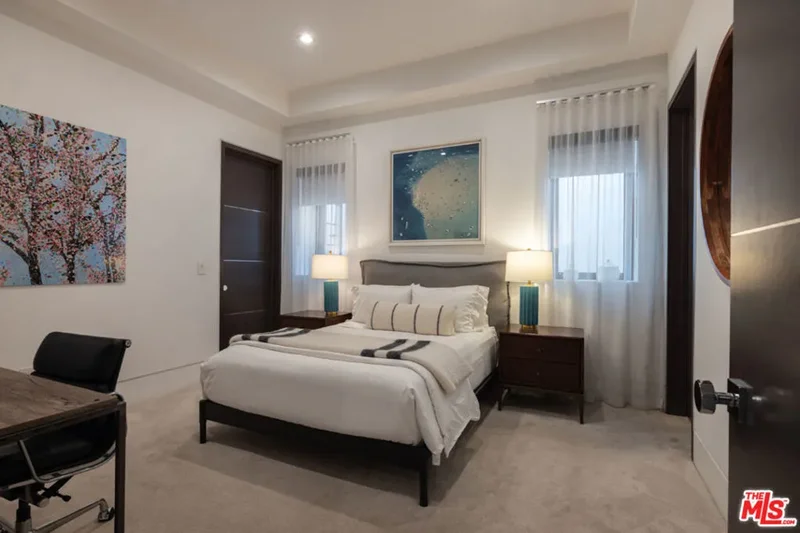 800 N Tigertail Road, Los Angeles, California, United States. - Photo 22