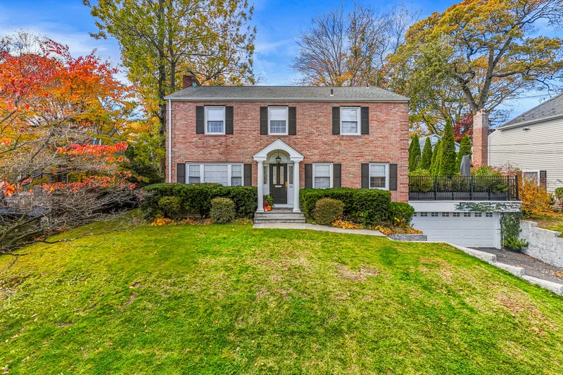 53 Stuart Place , Manhasset, NY 11030, Manhasset, New York, United States. - Photo 6
