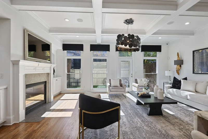 Gorgeous Townhome In A Convenient Location