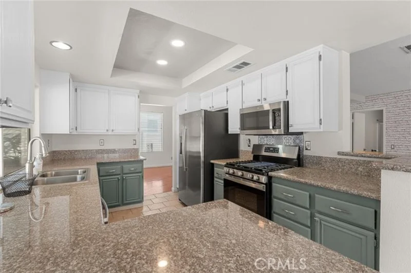 10162 Basalt, Mentone, California, United States. - Photo 5