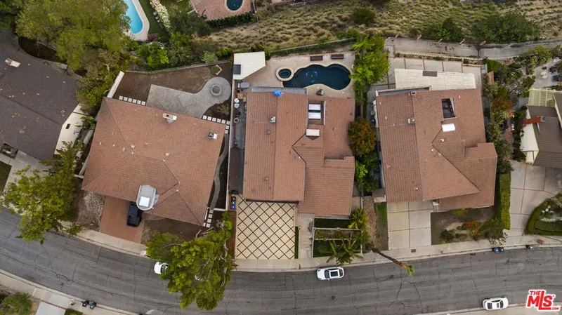 2427 Flintridge Drive, Glendale, California, United States. - Photo 8