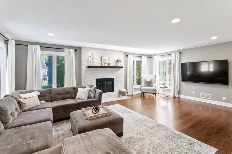 5804 N Corona Drive, Palatine, IL 60067, Palatine, Illinois, United States. - Photo 7