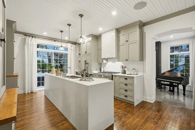220 Rue Jean-Béliveau, Longueuil, Quebec, Canada. - Photo 3