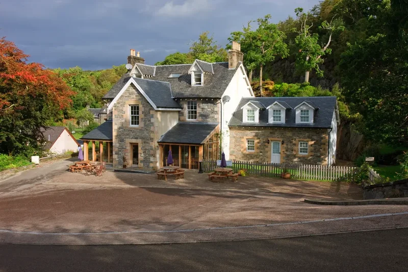 The Salen Hotel is a captivating family-run establishment located on the picturesque Ardnamurchan Pe
