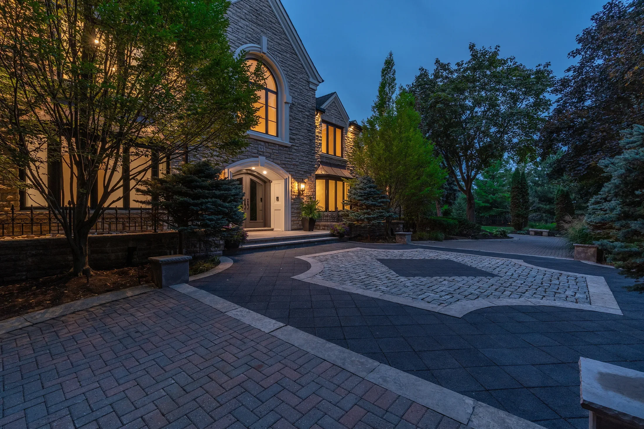 Exterior photo 4