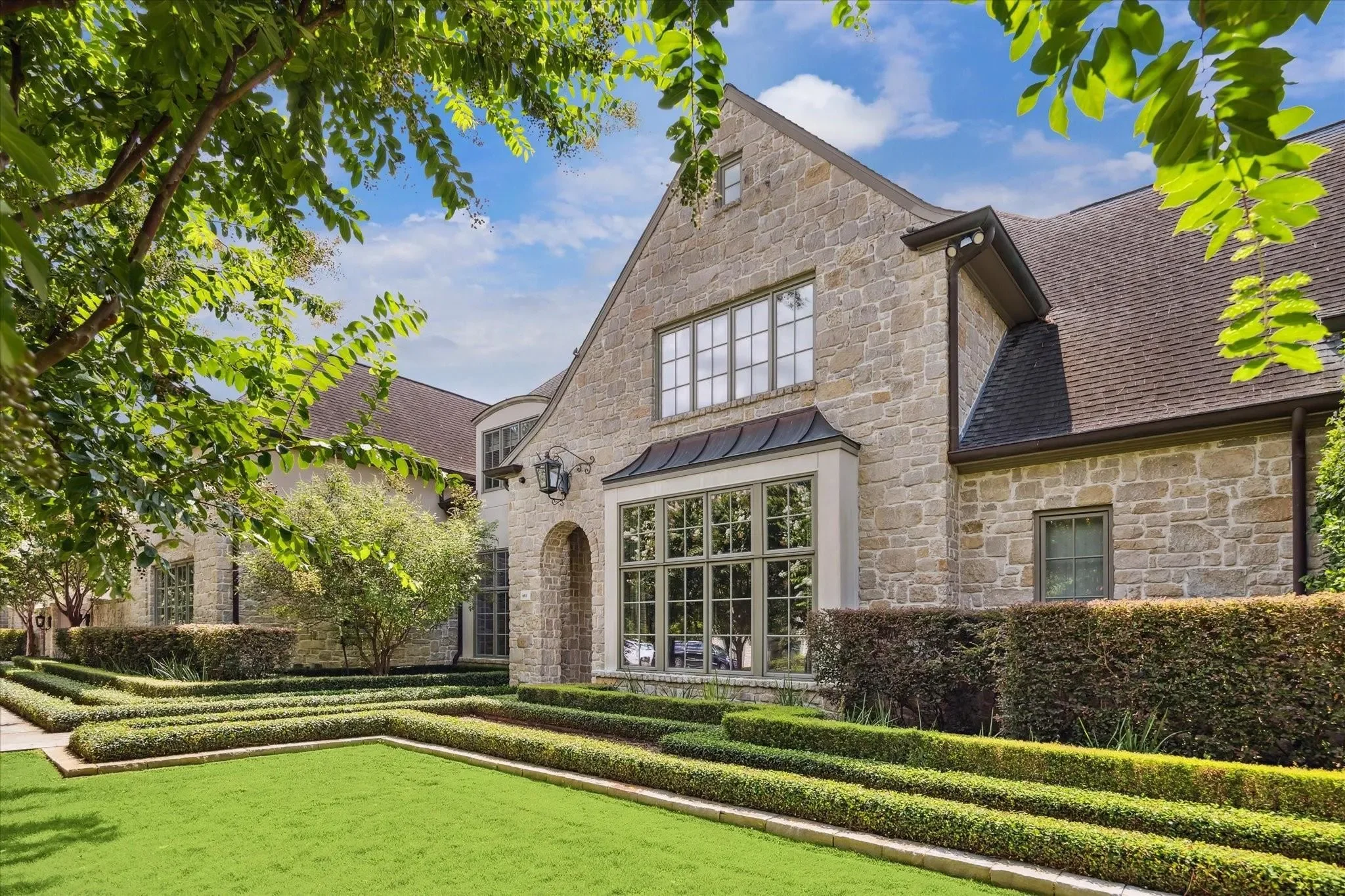 601 Lindenwood Drive, Houston, Texas, United States. - Hero Image