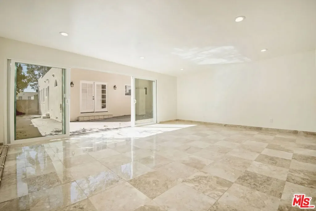 9037 Elevado Street, Los Angeles, California, United States. - Photo 38