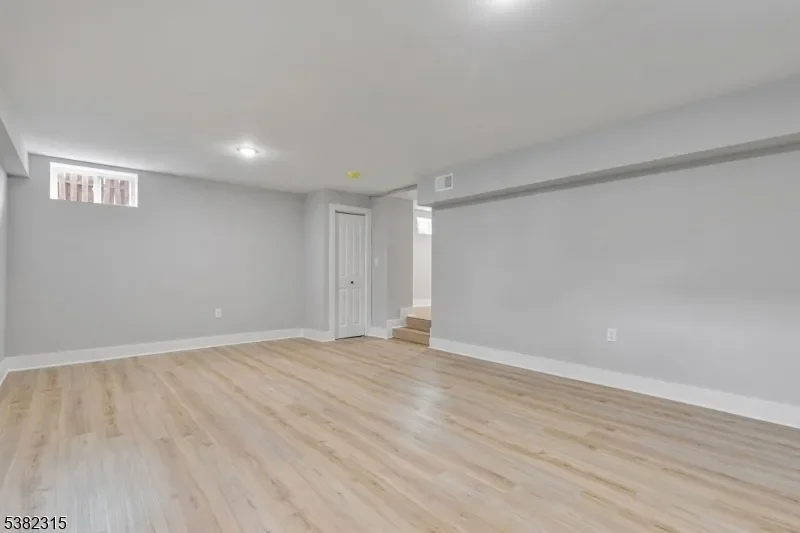 35 Bellewood Pl, Elizabeth City, NJ 07208, Elizabeth, New Jersey, United States. - Photo 39