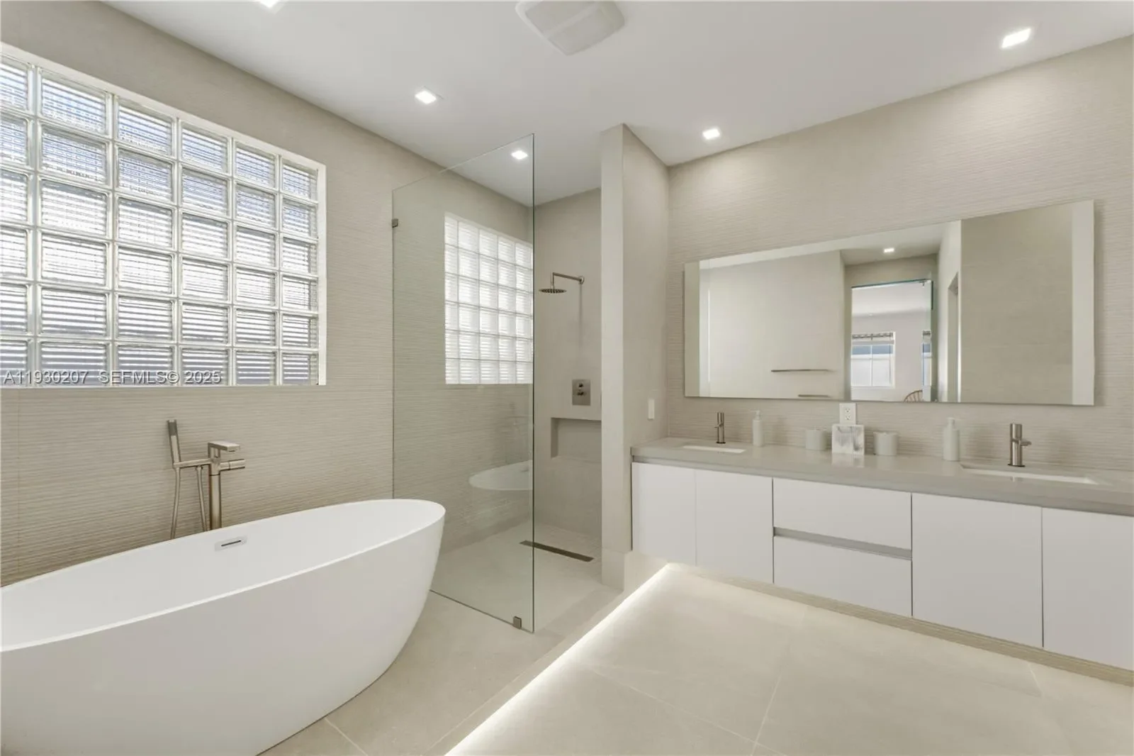 21156 NE 33rd Ave, Aventura, Florida, United States. - Photo 1