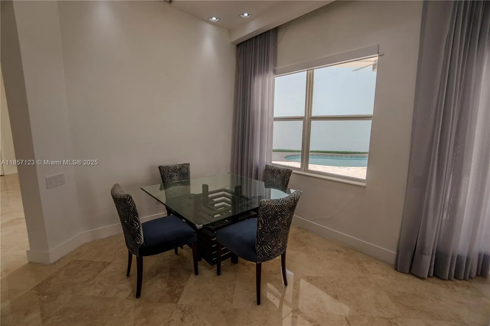 822 Meridian Ln, Hollywood, Florida, United States. - Photo 8