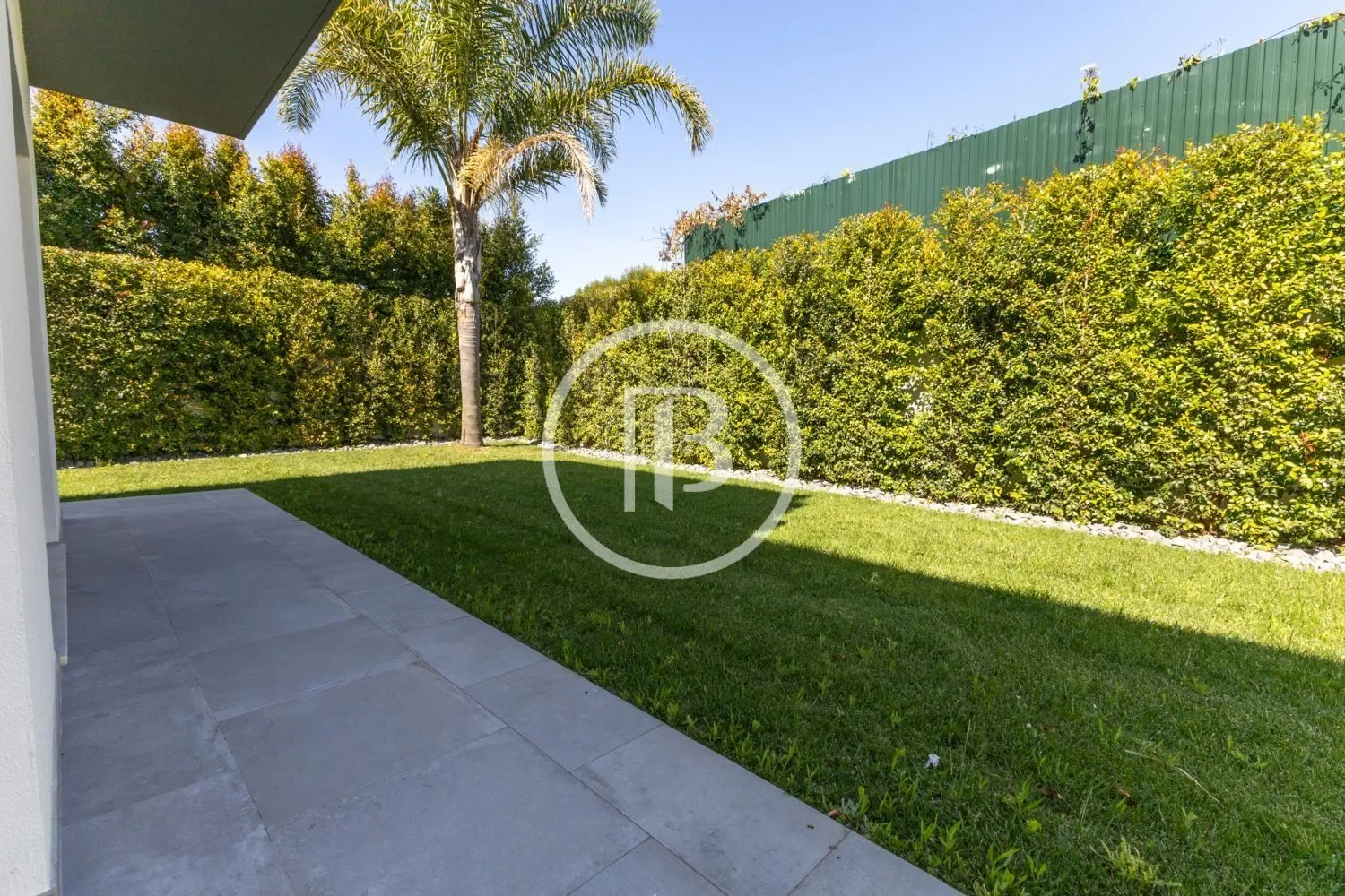 Exterior photo 8