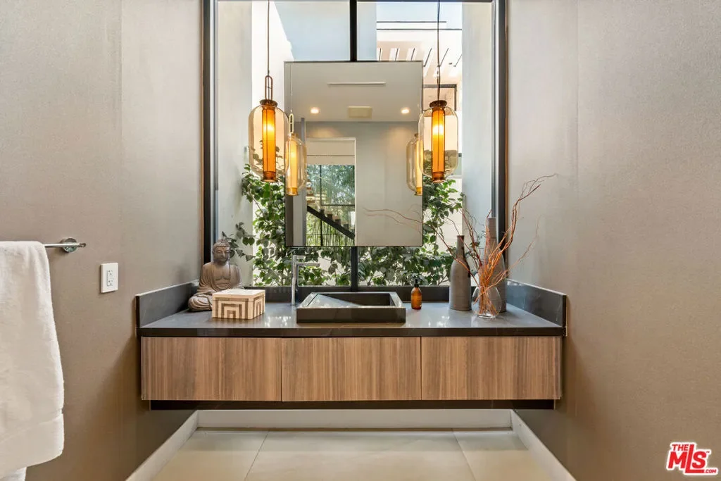 818 N Curson Avenue, Los Angeles, California, United States. - Photo 59