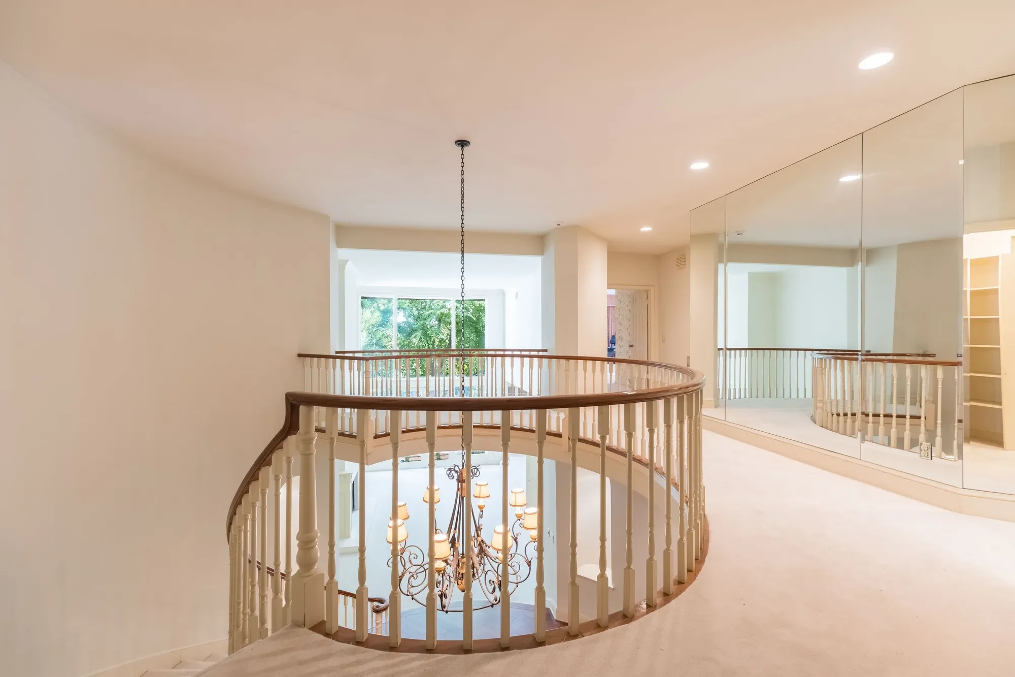 12386 Ridge Circle , Los Angeles, CA 90049, Los Angeles, California, United States. - Photo 29