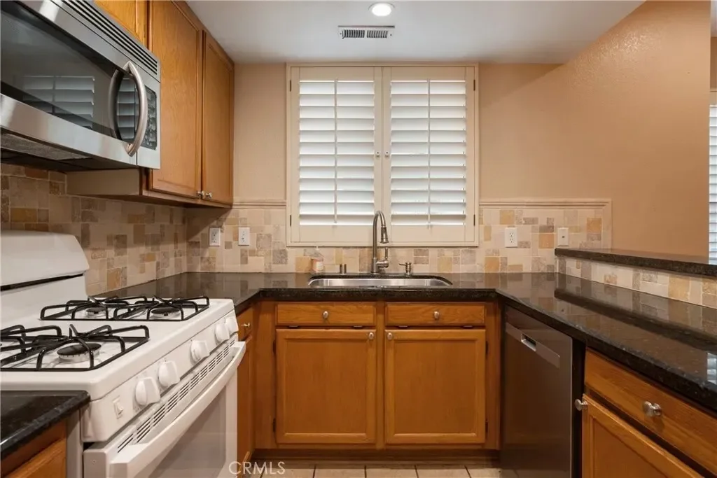 482 S Madison Avenue 1, Altadena, California, United States. - Photo 12