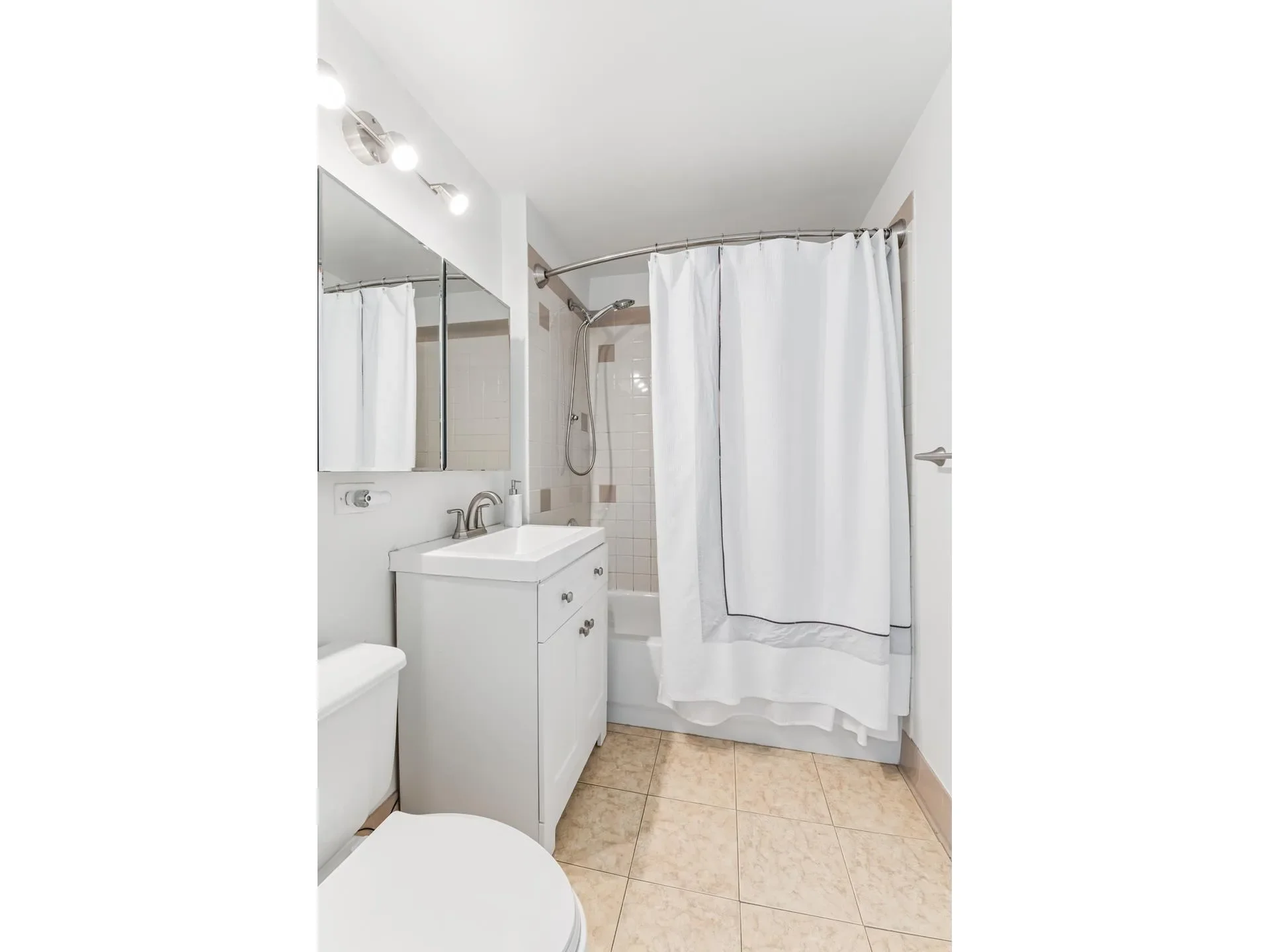 Citylights, 4-74 48TH AVE, New York, New York, United States. - Photo 9