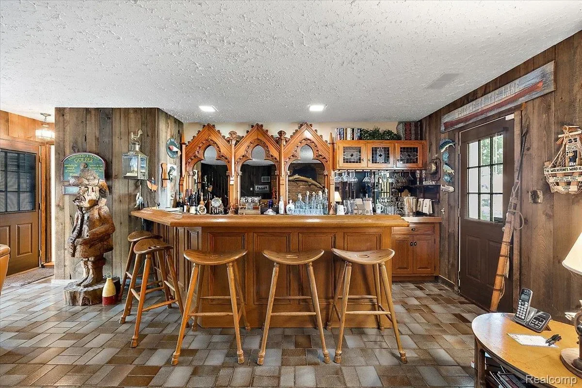 2236 Locklin Lane, West Bloomfield Charter Township, MI 48324, Orchard Lake Village, Michigan, United States. - Photo 22