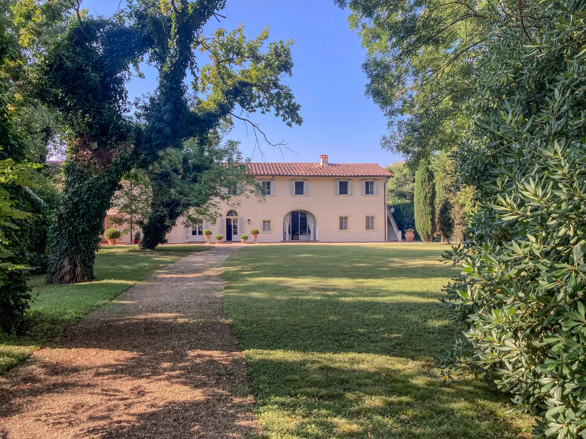Exterior photo 3