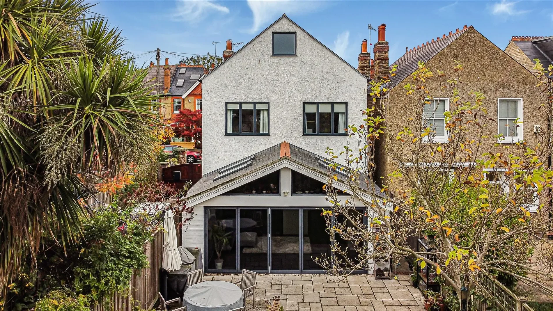Exterior photo 5