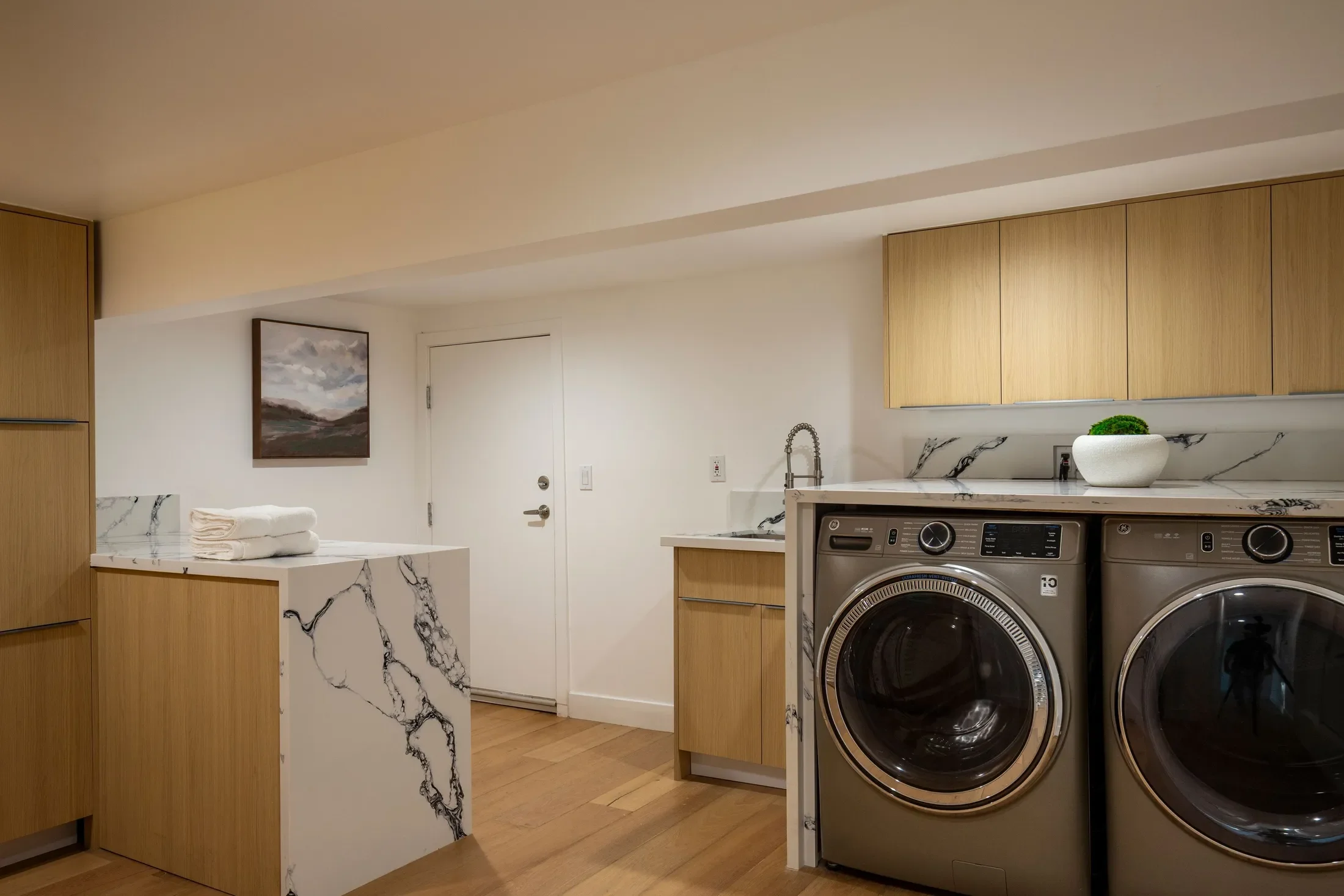11268 Sunshine Terrace , Studio City, CA 91604, Los Angeles, California, United States. - Photo 13