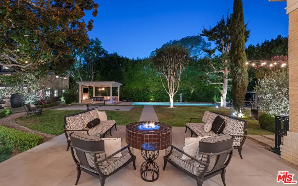 601 S Windsor Boulevard, Los Angeles, California, United States. - Photo 38