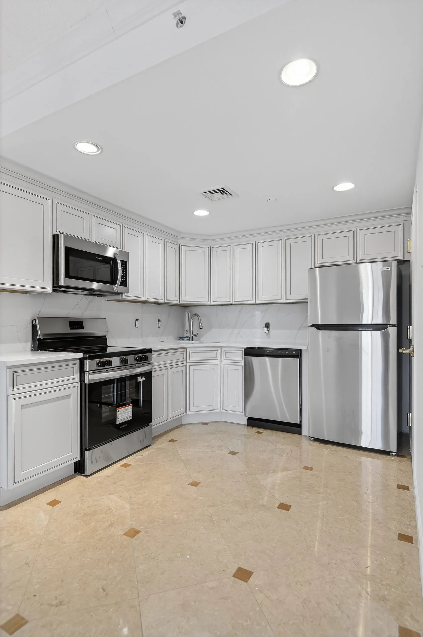 242 Maple Unit# 501, Westbury, NY 11590, Salisbury, New York, United States. - Photo 13