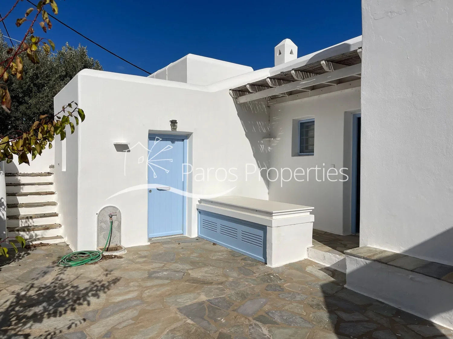 Exterior photo 9