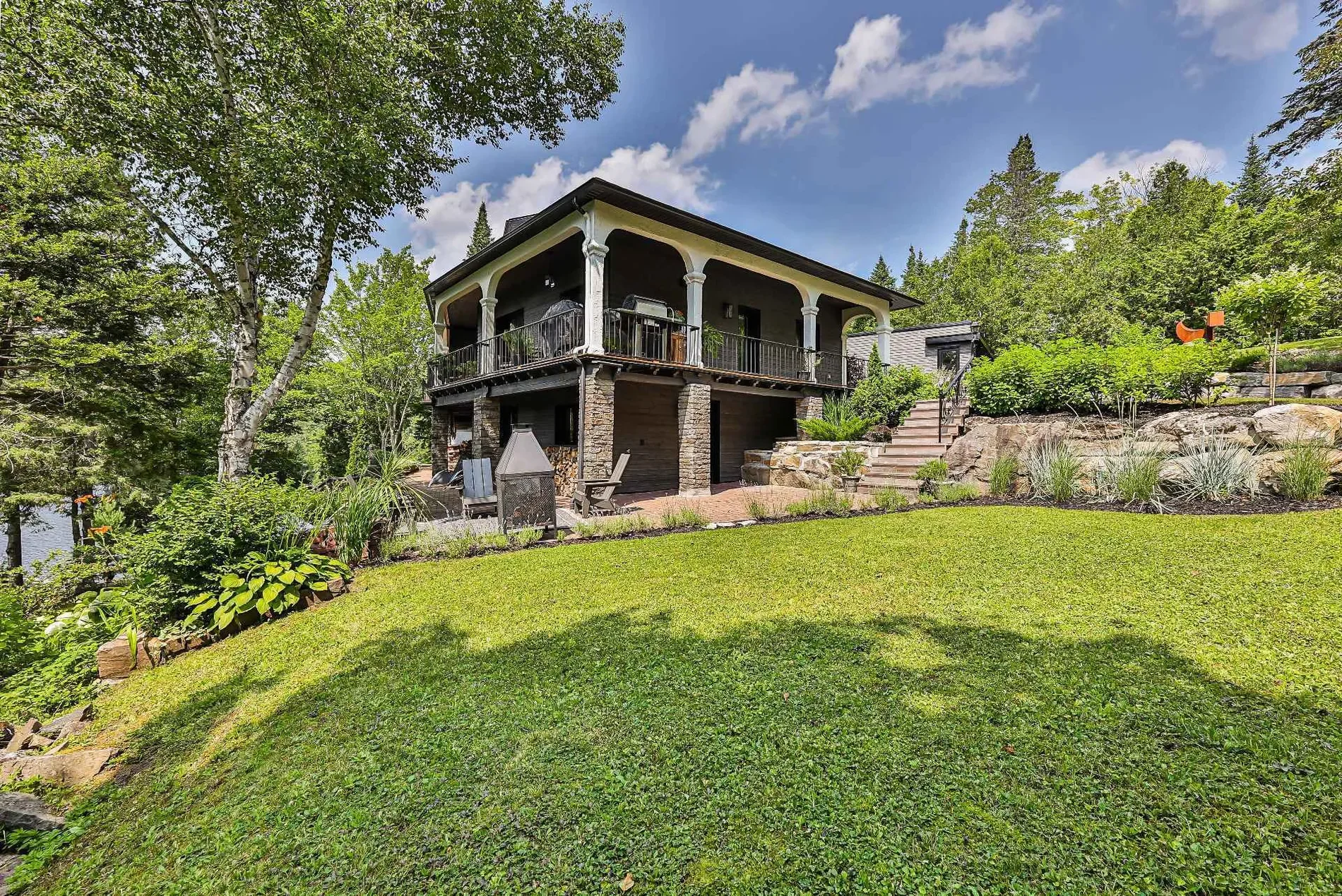 Exterior photo 5