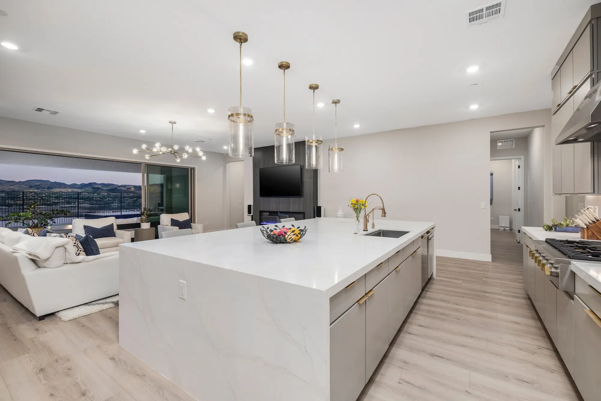 351 Tigullio Avenue, Henderson, NV 899011, Henderson, Nevada, United States. - Photo 10