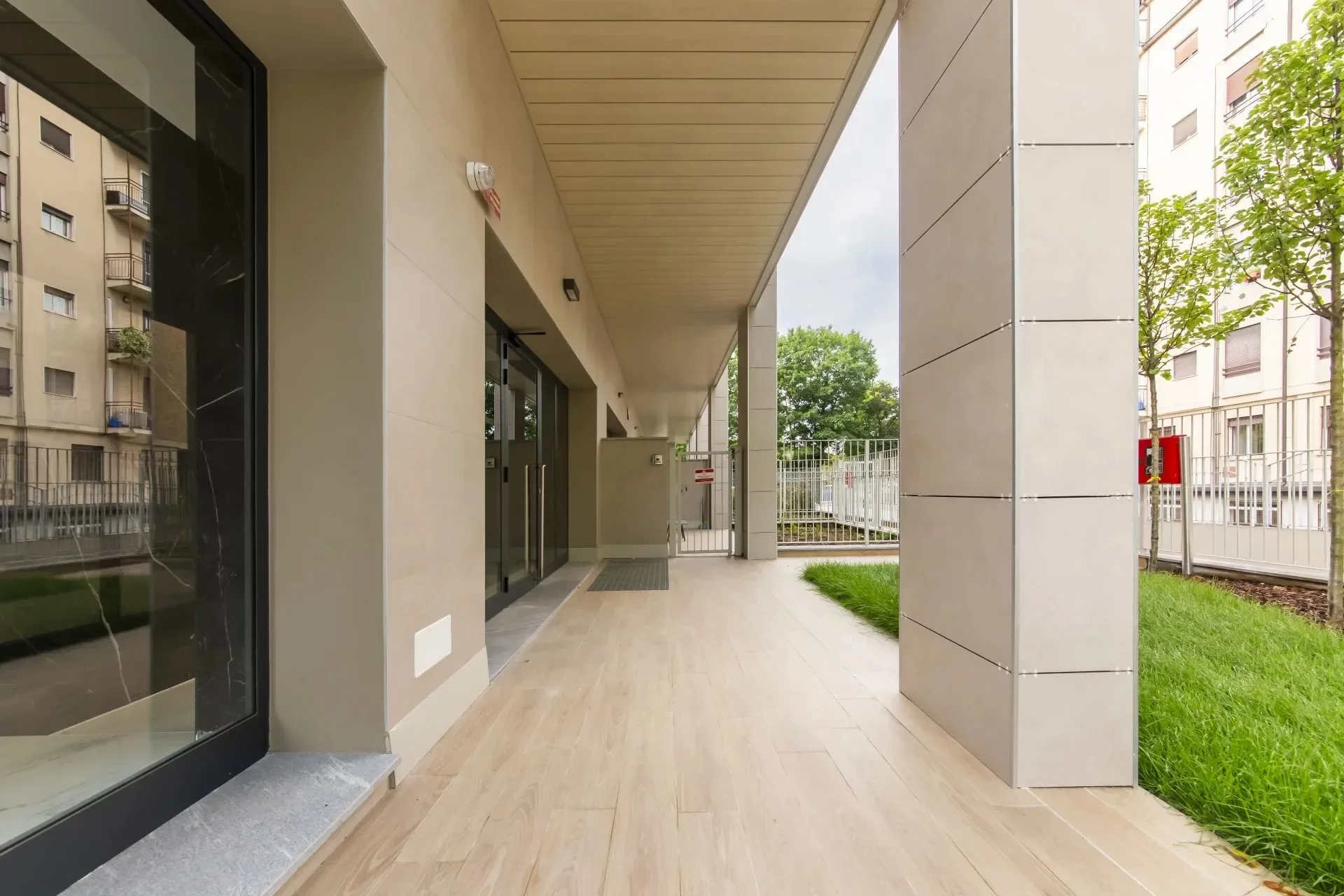 Exterior photo 9