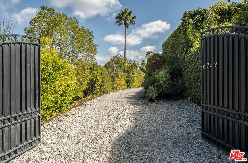 6749 Whitley Terrace, Los Angeles, California, United States. - Photo 20