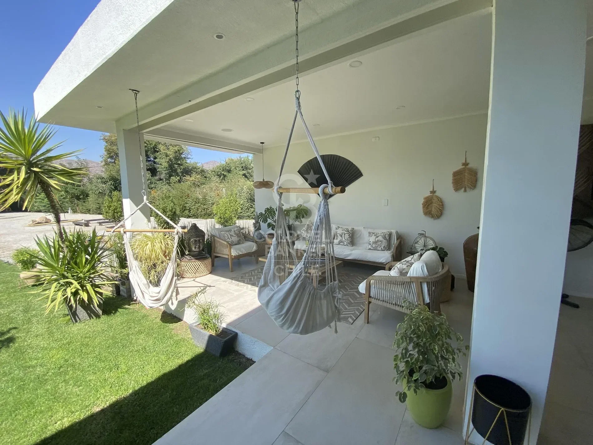 Exterior photo 3