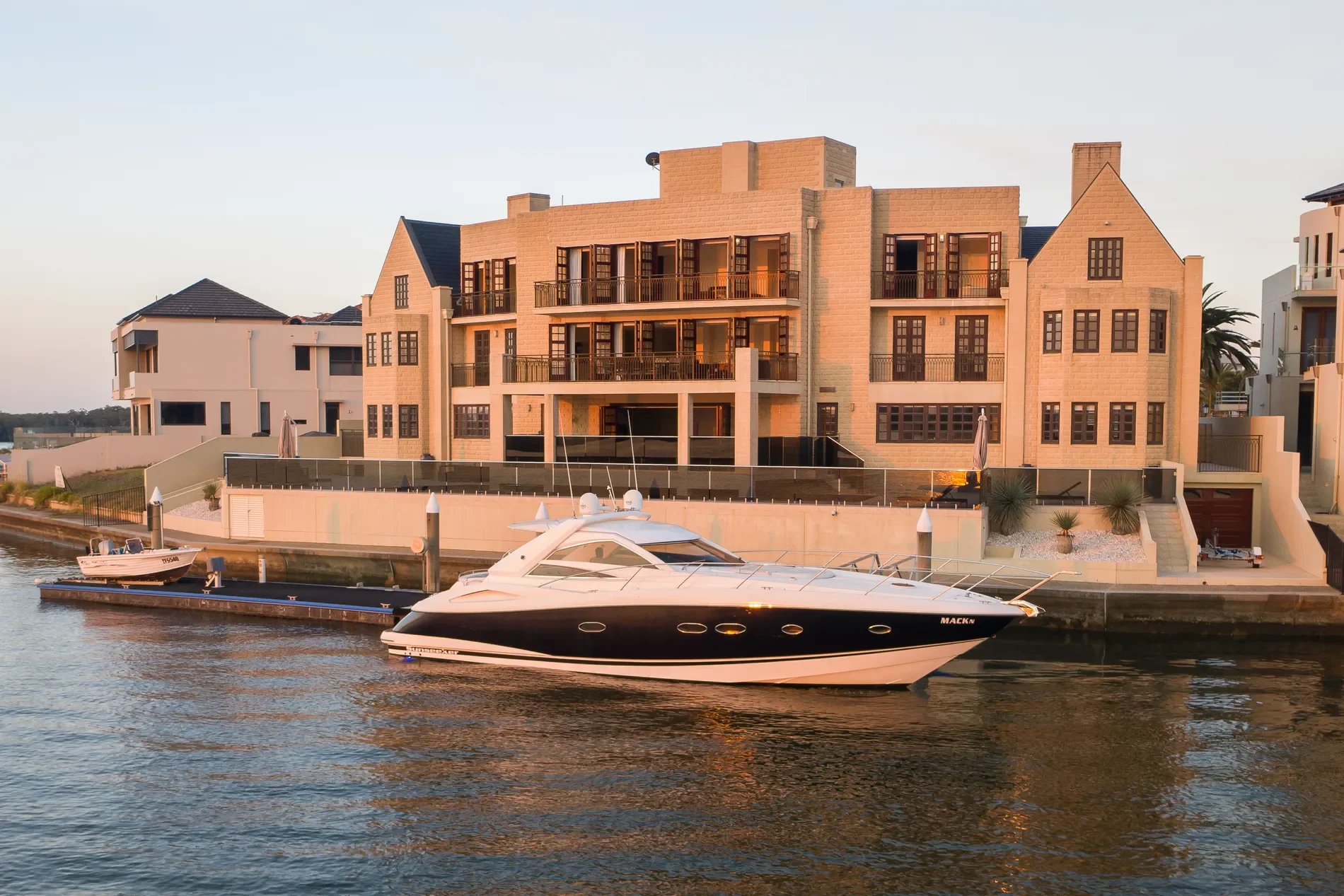 SOVEREIGN ISLANDS, Knightsbridge Parade West, Paradise Point, Queensland, Australia. - Photo 13