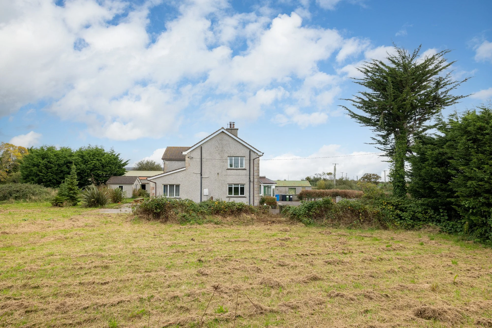 Exterior photo 5