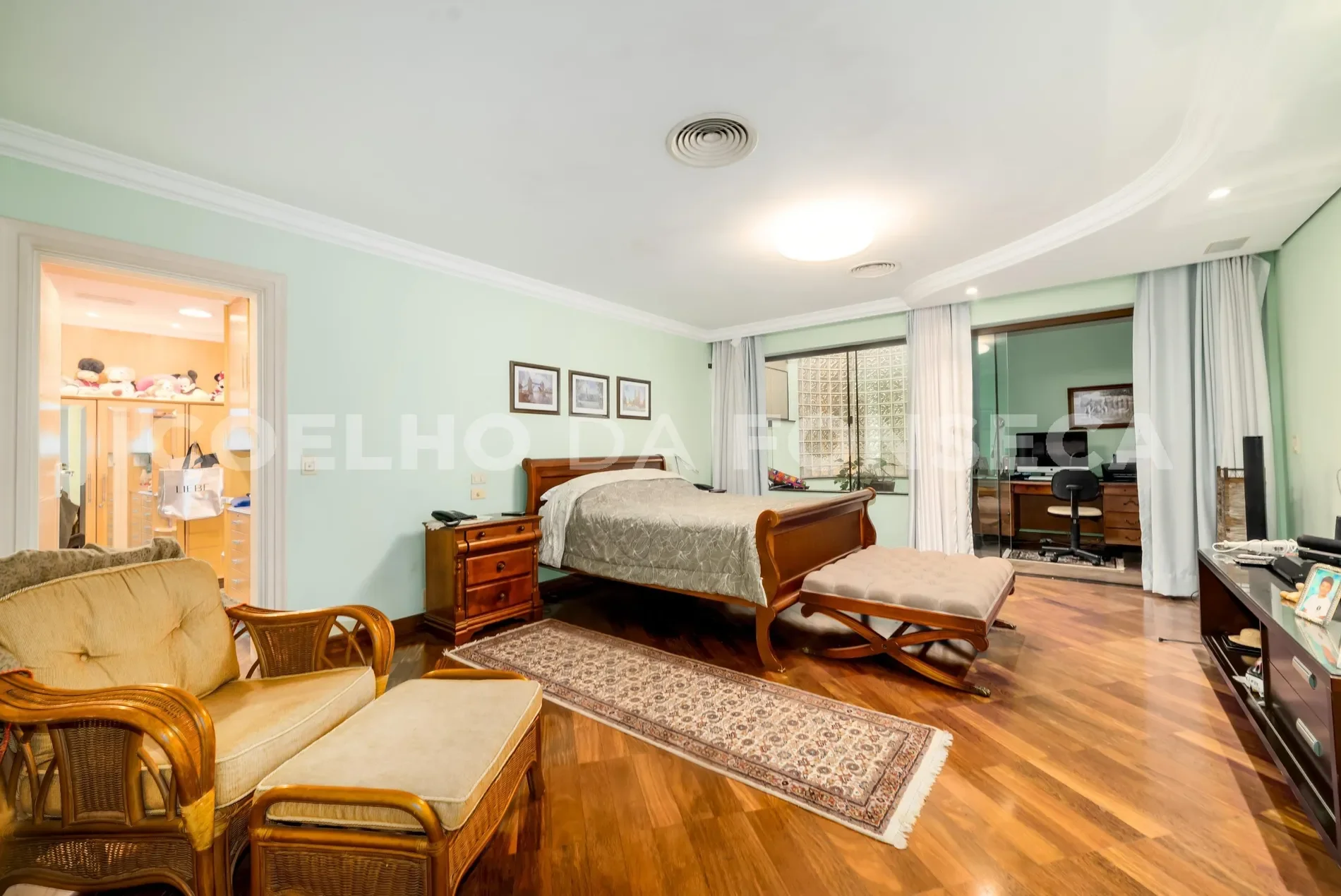 Gallery photo 4