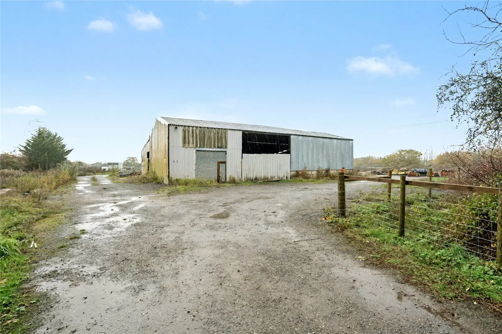Exterior photo 4