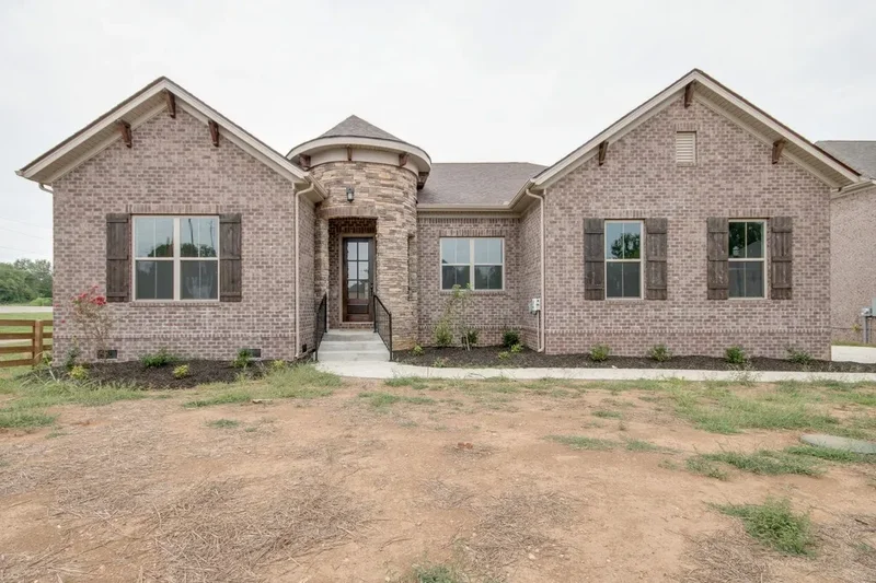 Single Family Residence in Hendersonville