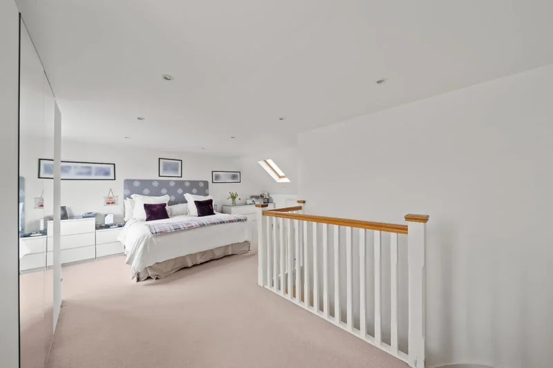 Bowness Crescent, London, Kingston upon Thames, England, United Kingdom. - Photo 17