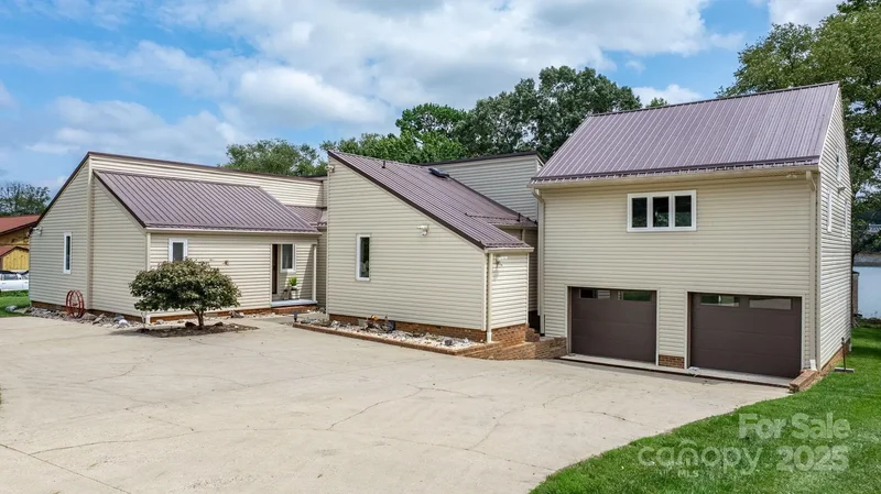 748 Moretz Court, Hickory, NC 28601, Hickory, North Carolina, United States. - Photo 43