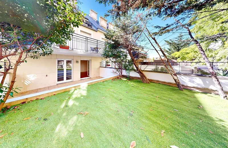 3-room garden-level apartment