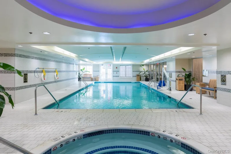 3000 Royal Court, Manhasset, New York, United States. - Photo 22