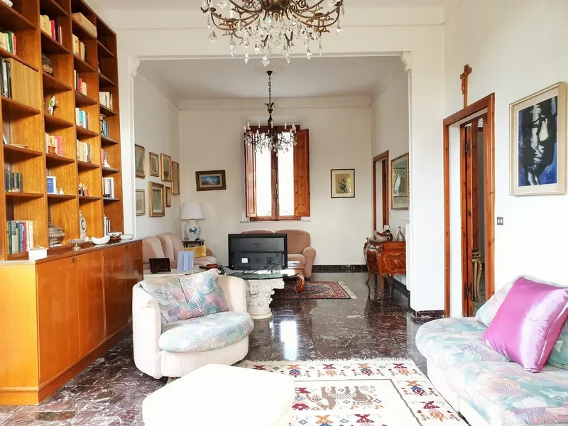 Villa in vendita a Crespina Lorenzana(PI) in Buono composto da 11vani