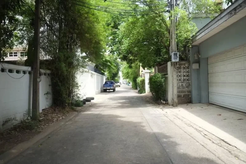 Bangkok, Ekkamai, Bangkok, Phra Khanong Nuea, Bangkok, Thailand. - Photo 2