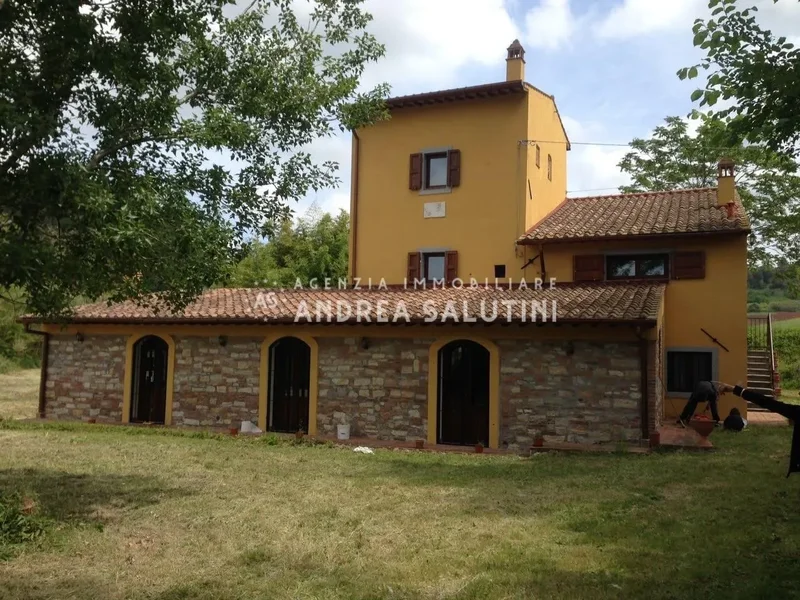 Casale in vendita a Crespina Lorenzana(PI) in Ottimo composto da 8vani
