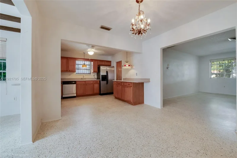 536 Minorca Ave, Coral Gables, FL, 33134, USA, Coral Gables, Florida, United States. - Photo 3